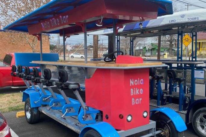 a blue bus parked on the side of a building